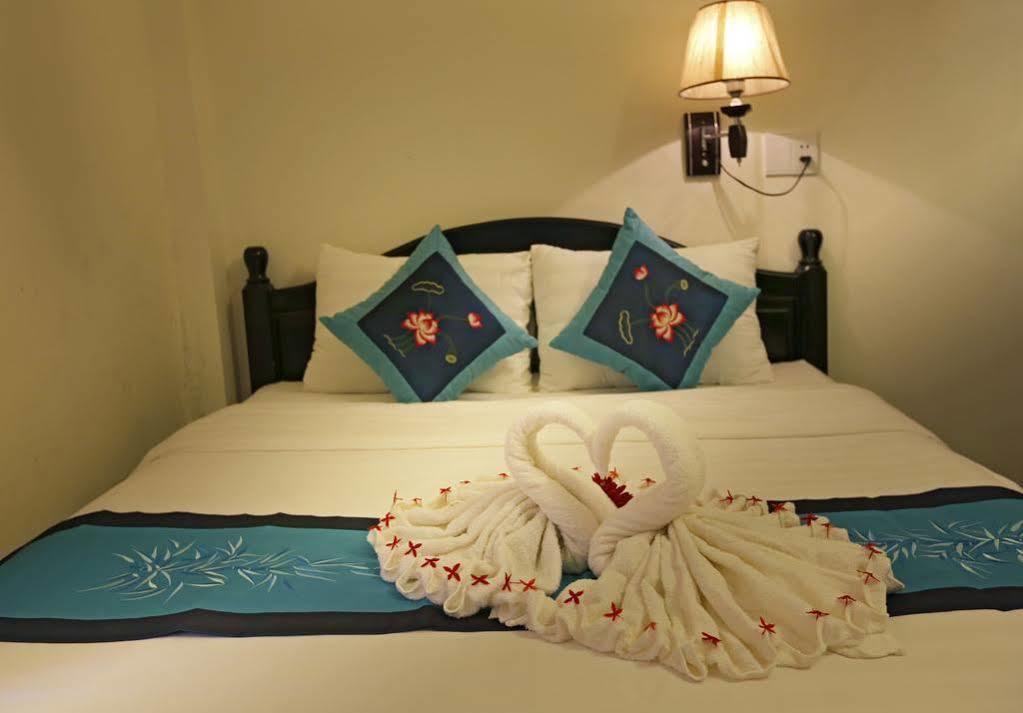 Countryside Moon Homestay Хойан Экстерьер фото